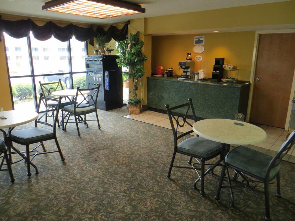 Budgetel Inn & Suites Мейкон Экстерьер фото