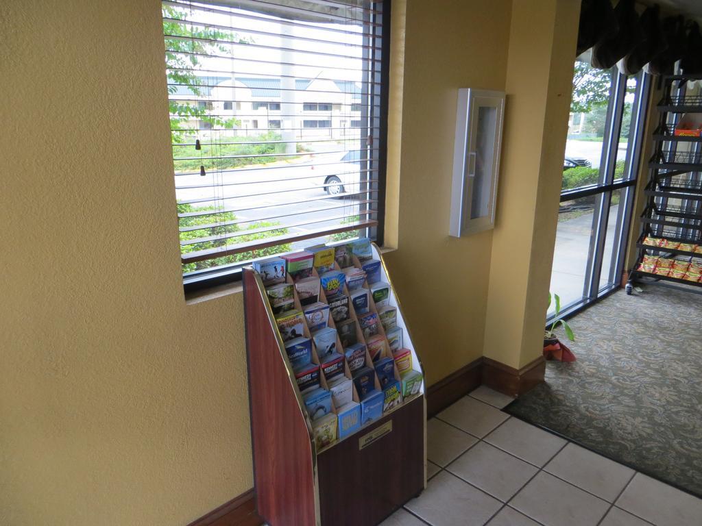 Budgetel Inn & Suites Мейкон Экстерьер фото